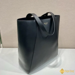 cận cảnh Túi Tote Prada nam màu đen 2VG122