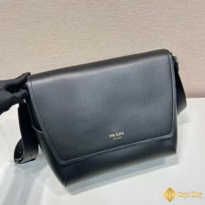 cận cảnh Túi nam Prada đeo chéo Messenger màu đen 2VD068