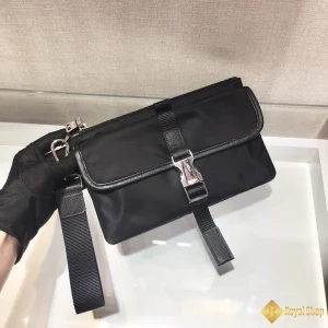 chi tiết Túi Clutch Prada nam cầm tay da Re-Nylon và Saffiano Black 2VH011