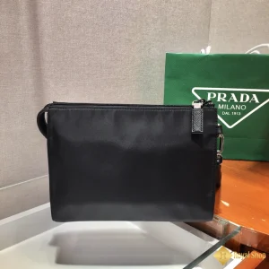 địa chỉ mua Túi Clutch Prada nam cầm tay da Re-Nylon và Saffiano màu đen 2NE789