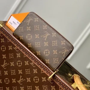 Ví LV Zippy Monogram cầm tay M60017