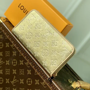 Ví LV nữ Zippy coin Perth Monogram màu Gold M82468