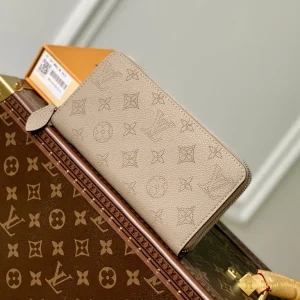 Ví nữ LV Zippy Monogram M69821