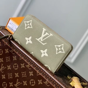 Ví nữ LV Zippy Monogram Vernis M69794