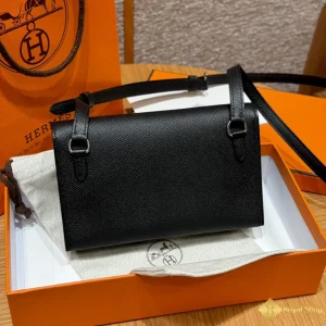 chất liệu Ví dài nữ Hermes Snap có dây đeo THM5005