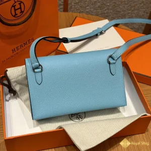 chi tiết Ví dài nữ Hermes Snap có dây đeo THM5001