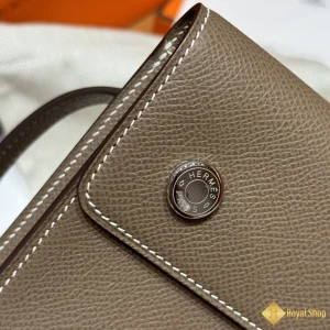 chi tiết Ví dài nữ Hermes Snap có dây đeo THM5004