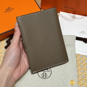 địa chỉ mua Ví Hermes R.M.S. PAssport đựng hộ chiếu THM7005