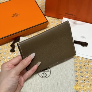 giá Ví Hermes R.M.S. PAssport đựng hộ chiếu THM7005