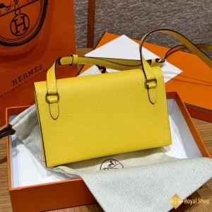 sự tinh tế Ví dài nữ Hermes Snap có dây đeo THM5000