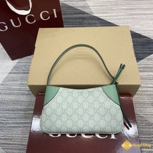 Túi Gucci nữ mini GG Emblem 820696