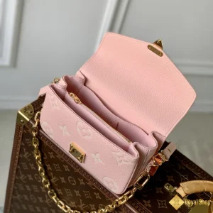 chi tiết Túi LV nữ Pochette Monogram M14208