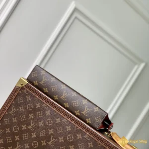 mẫu Túi LV nam Clutch Pochette Voyage viền đỏ M12820