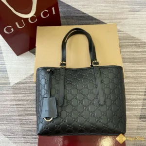 Túi Gucci nữ GG Emblem medium tote black 847456