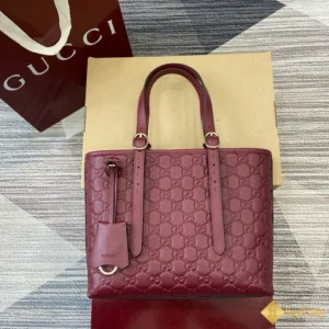 Túi Gucci nữ GG Emblem medium tote red 847456