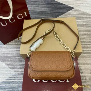 Túi Gucci nữ GG Emblem ‎small màu nâu 847448