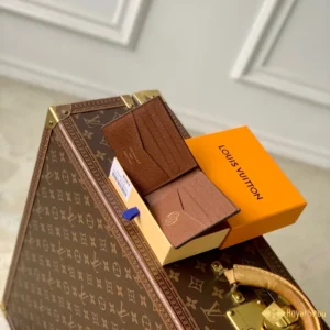 chi tiết Ví LV nam Slender M28283