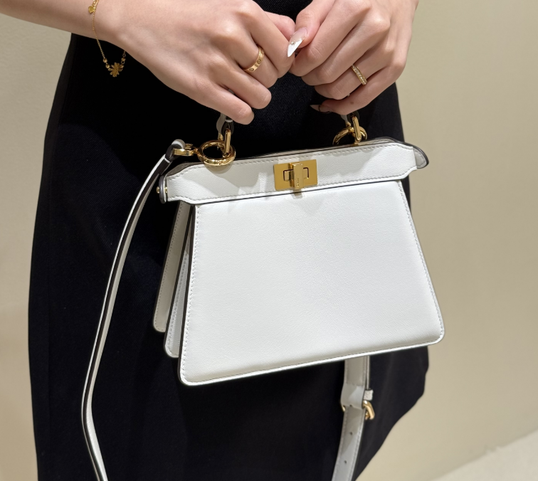 Túi Fendi Peekaboo