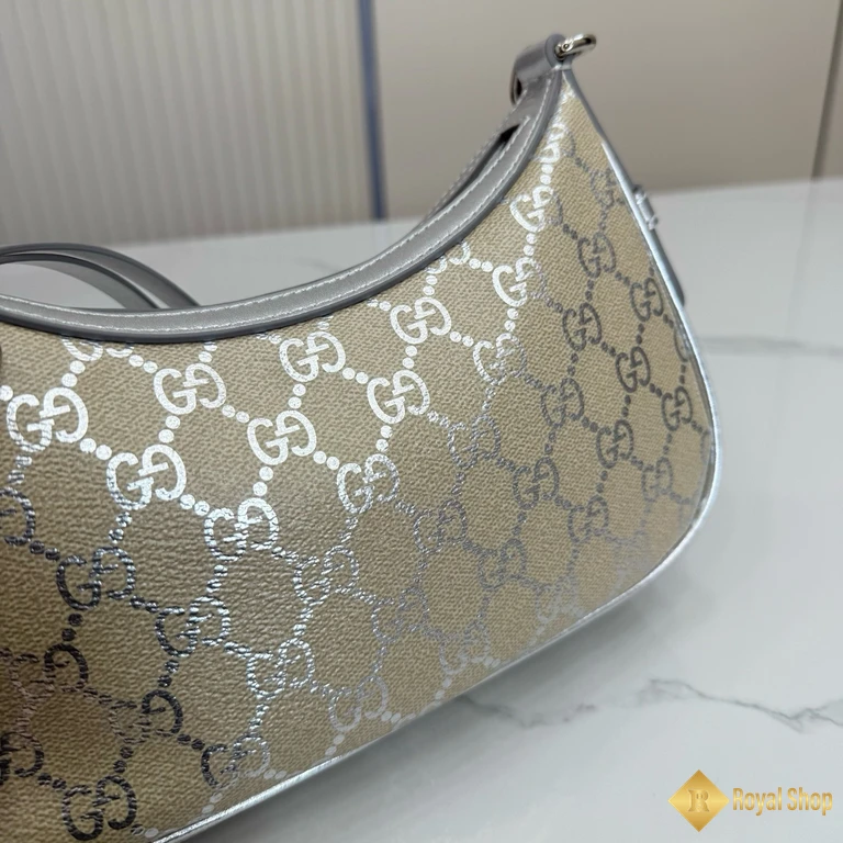 Túi Gucci nữ GG Emblem small 847447 hot