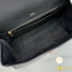 Túi Gucci nữ Paparazzo medium top handle 875018 AAGIQ 1053 được làm thủ công