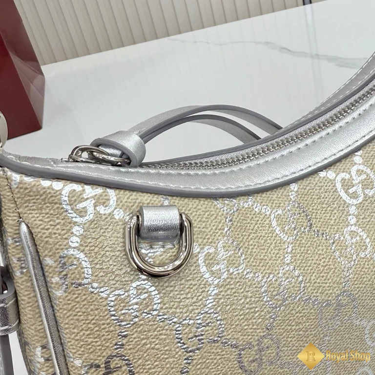 cận cảnh Túi Gucci nữ GG Emblem small 847447