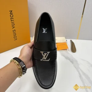 cận cảnh Giày loafer LV nam CKLV505122