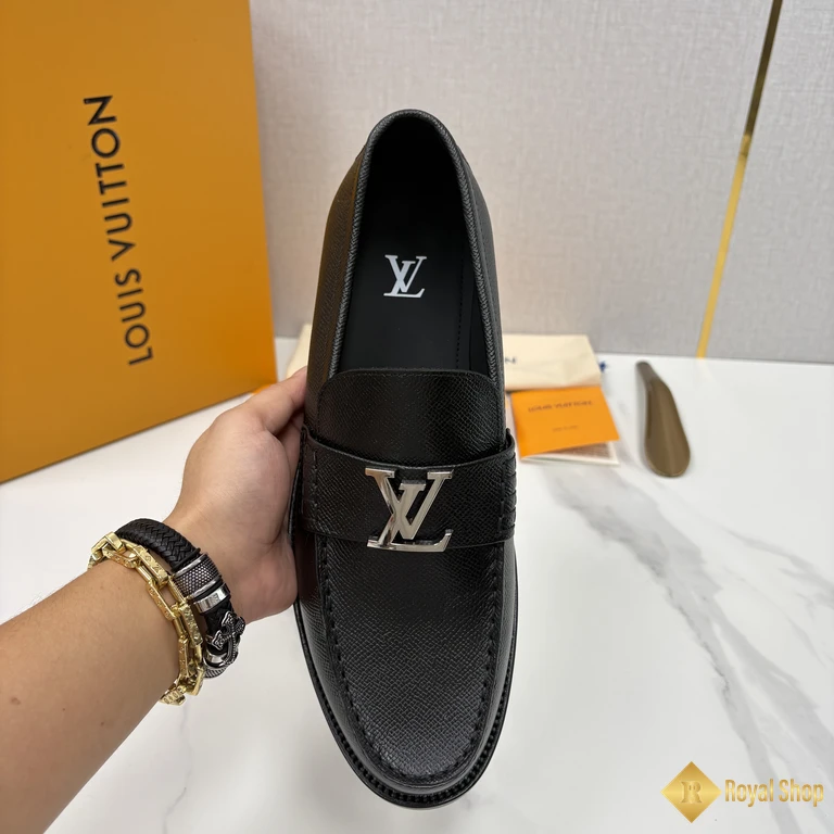 cận cảnh Giày loafer LV nam CKLV505122